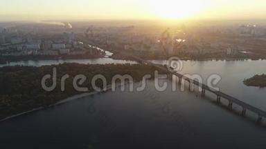 乌克兰基辅，黎明<strong>时</strong>分清晨的帕托纳桥的鸟瞰图